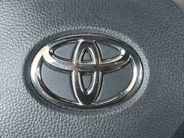 Used 2022 White Toyota SE image 11