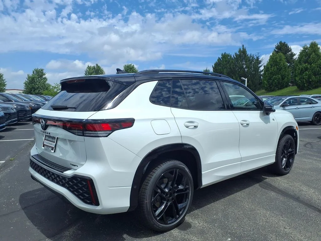 New 2026 Opal White with Deep Black Roof Volkswagen 2.0T SE R-Line Black image 2