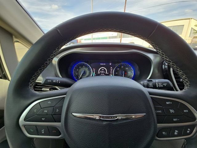 Used 2022 Black Chrysler Touring L image 25