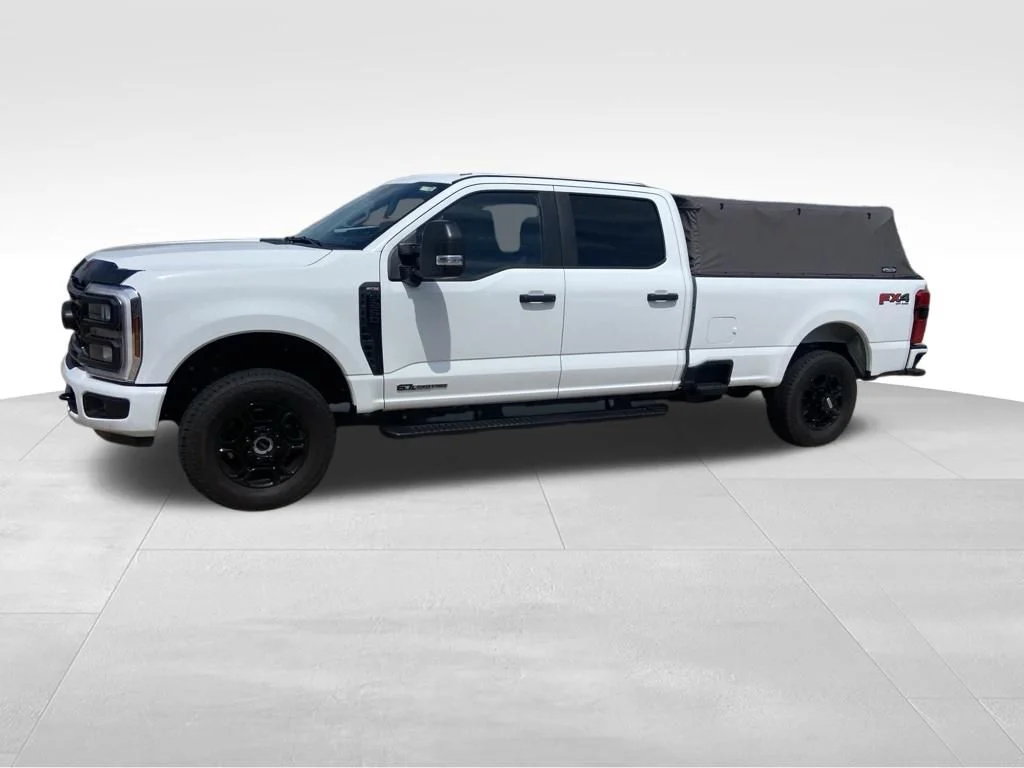 Used 2025 White Ford XL image 31