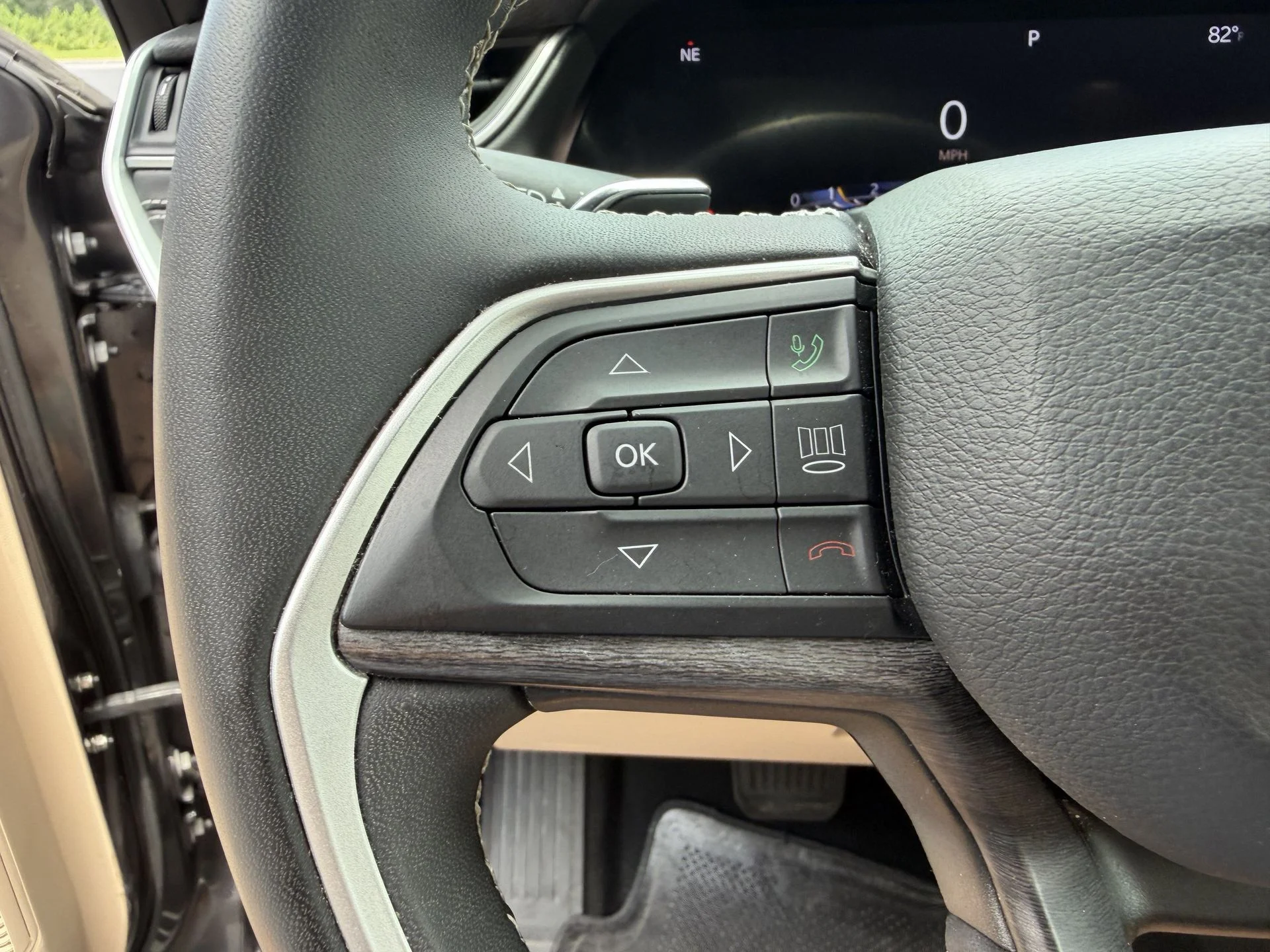 Used 2023 Metallic Jeep Limited image 3