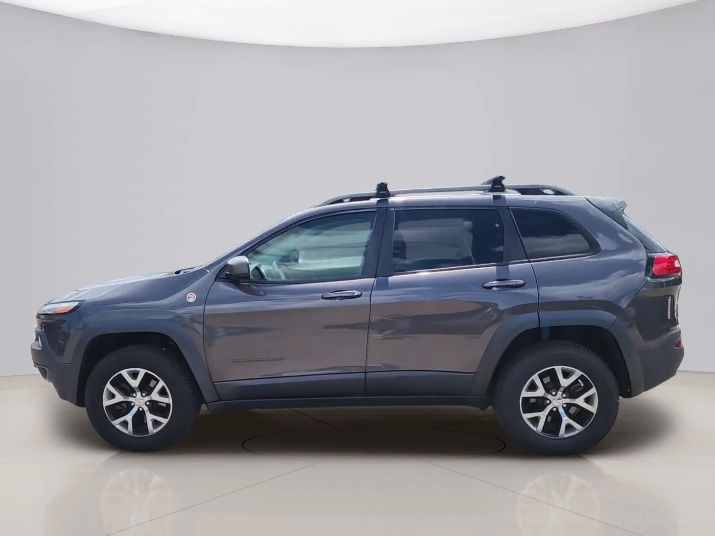 Used 2015 Gray Jeep TRAILHAWK image 2