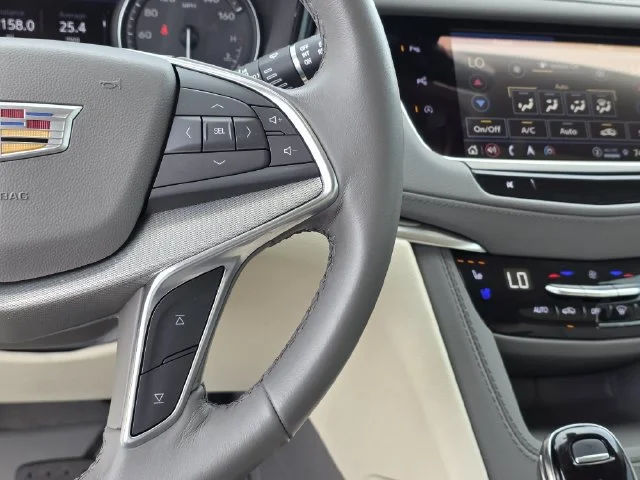 Used 2024 Crystal White Tri-Coat Cadillac Premium Luxury image 31