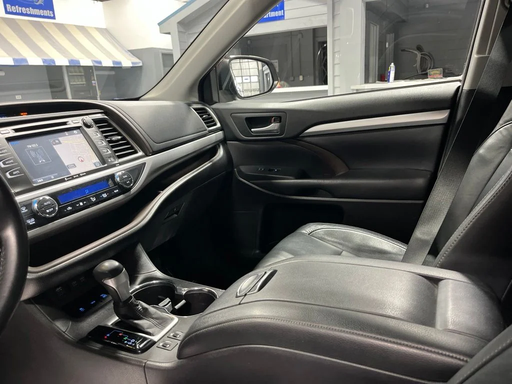 Used 2018 Ooh La La Rouge Mica Toyota XLE image 15