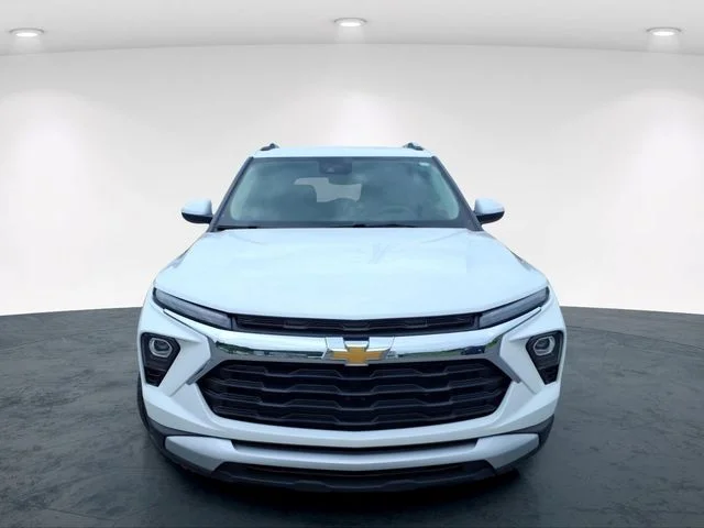 Used 2025 White Chevrolet LT image 4