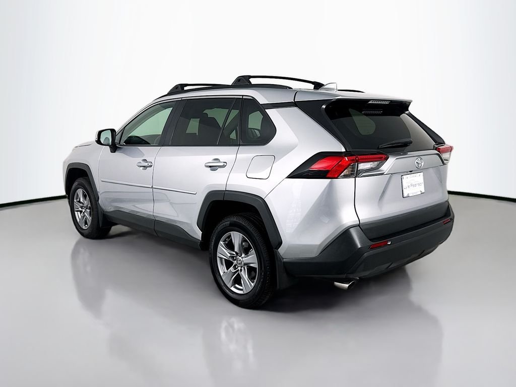 Used 2022 Silver Toyota XLE image 3