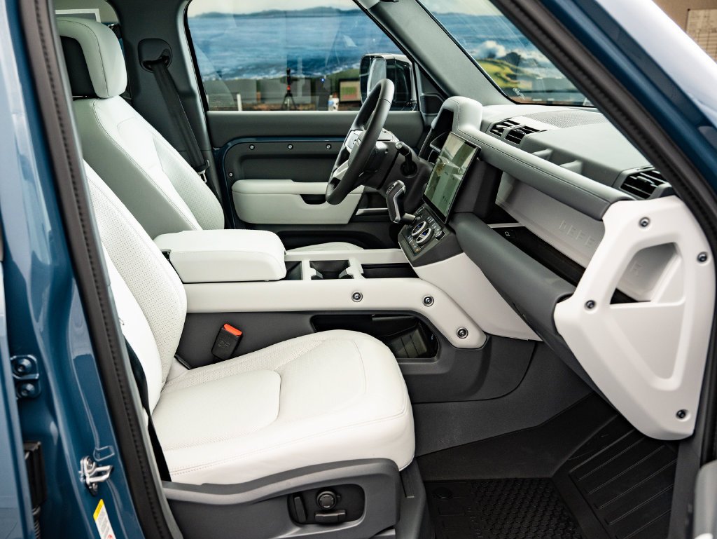 New 2026 Tasman Blue Land Rover X-Dynamic SE image 25