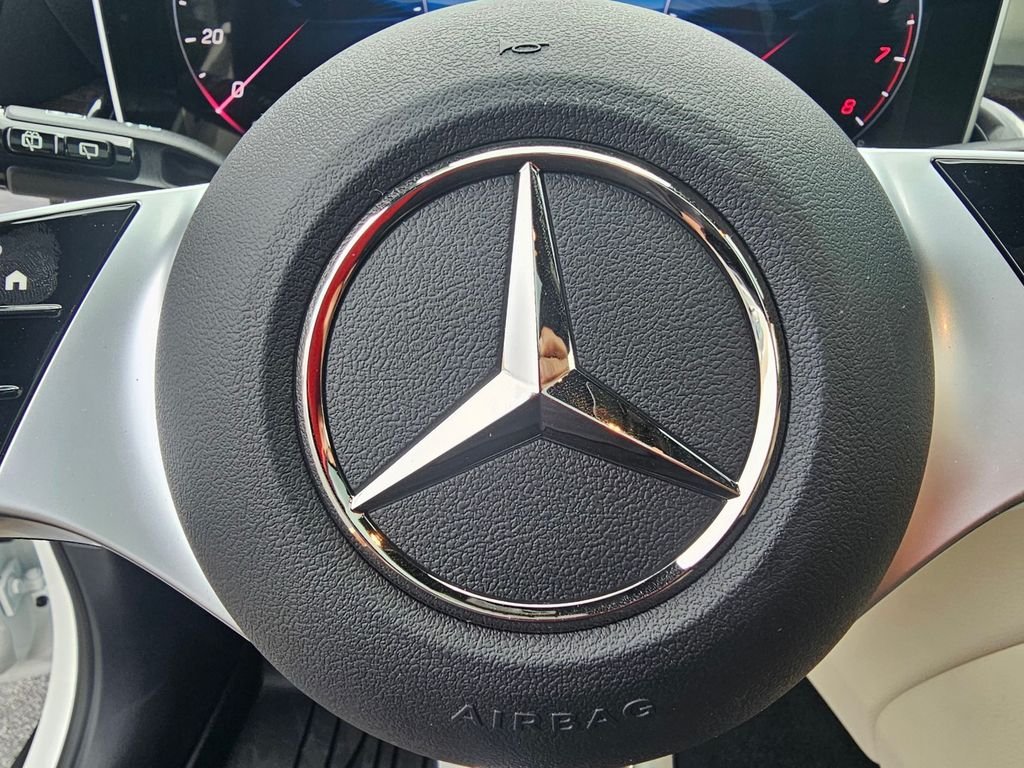 New 2026 Polar White Mercedes-Benz GLC 300 image 22