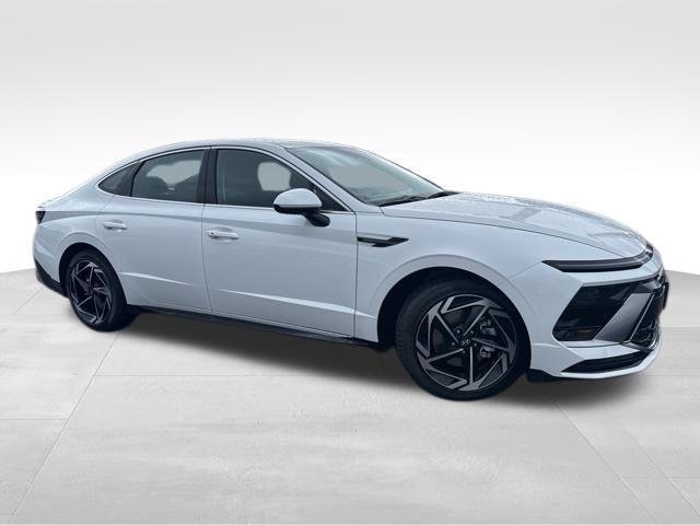 2026 Hyundai Sonata SEL AWD's photo