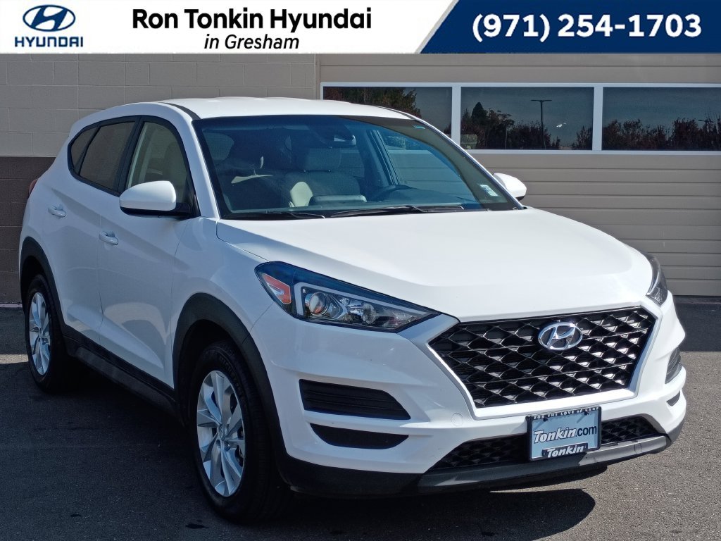 Used 2020 White Hyundai SE image 1