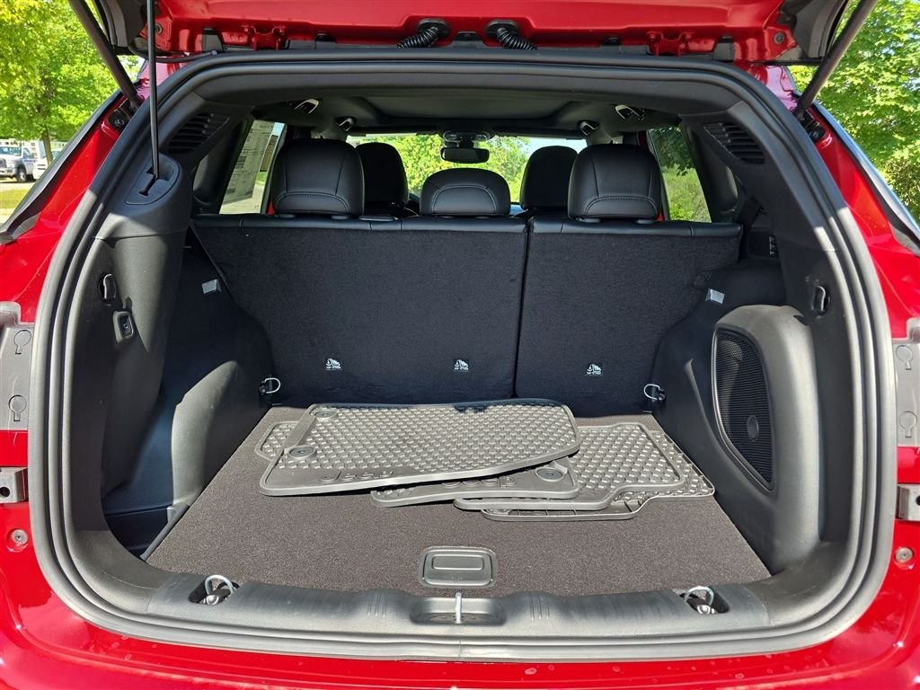 New 2026 Red Hot Pearl-Coat Exterior Paint Jeep Trailhawk image 13
