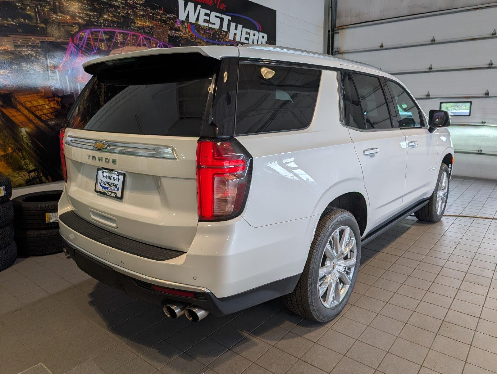 Used 2022 Pearl Chevrolet High Country image 10