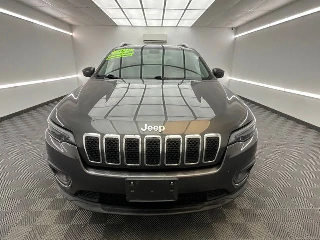 Used 2020 Gray Jeep Latitude Plus image 2