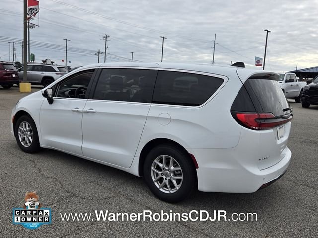 Used 2023 White Chrysler Touring L image 11