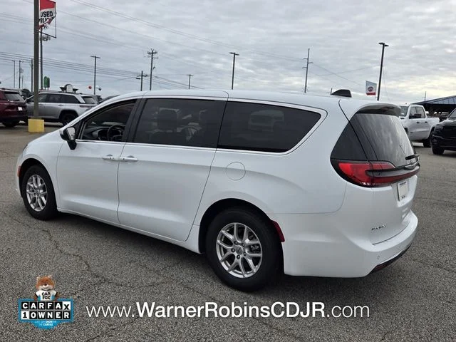 Used 2023 White Chrysler Touring L image 11