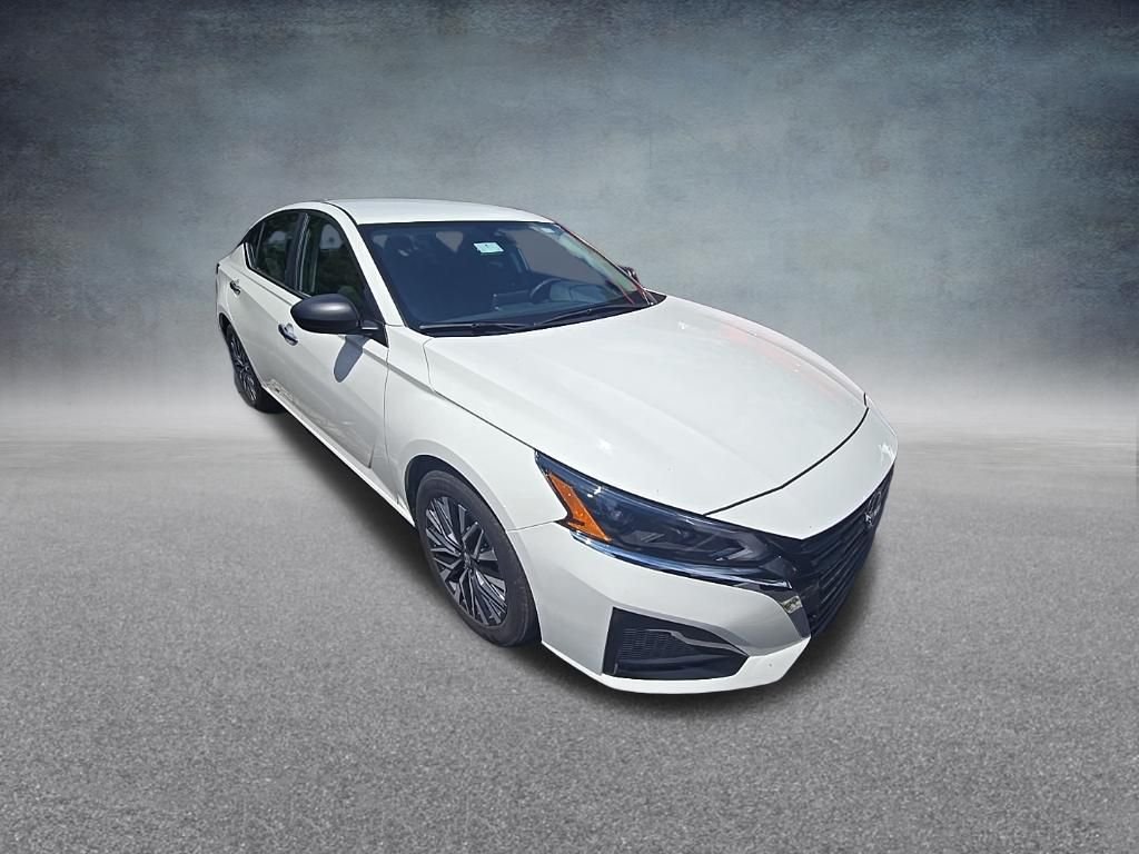 Used 2025 Glacier White Nissan 2.5 SV image 2