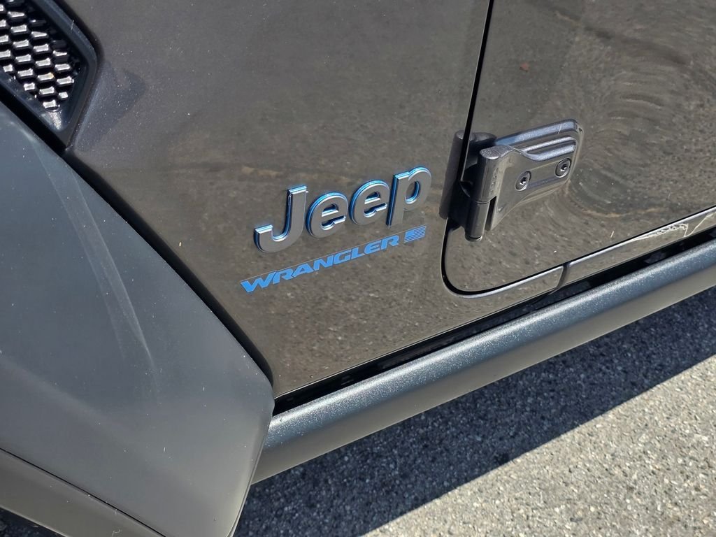 Used 2024 Gray Jeep Rubicon 4xe image 13