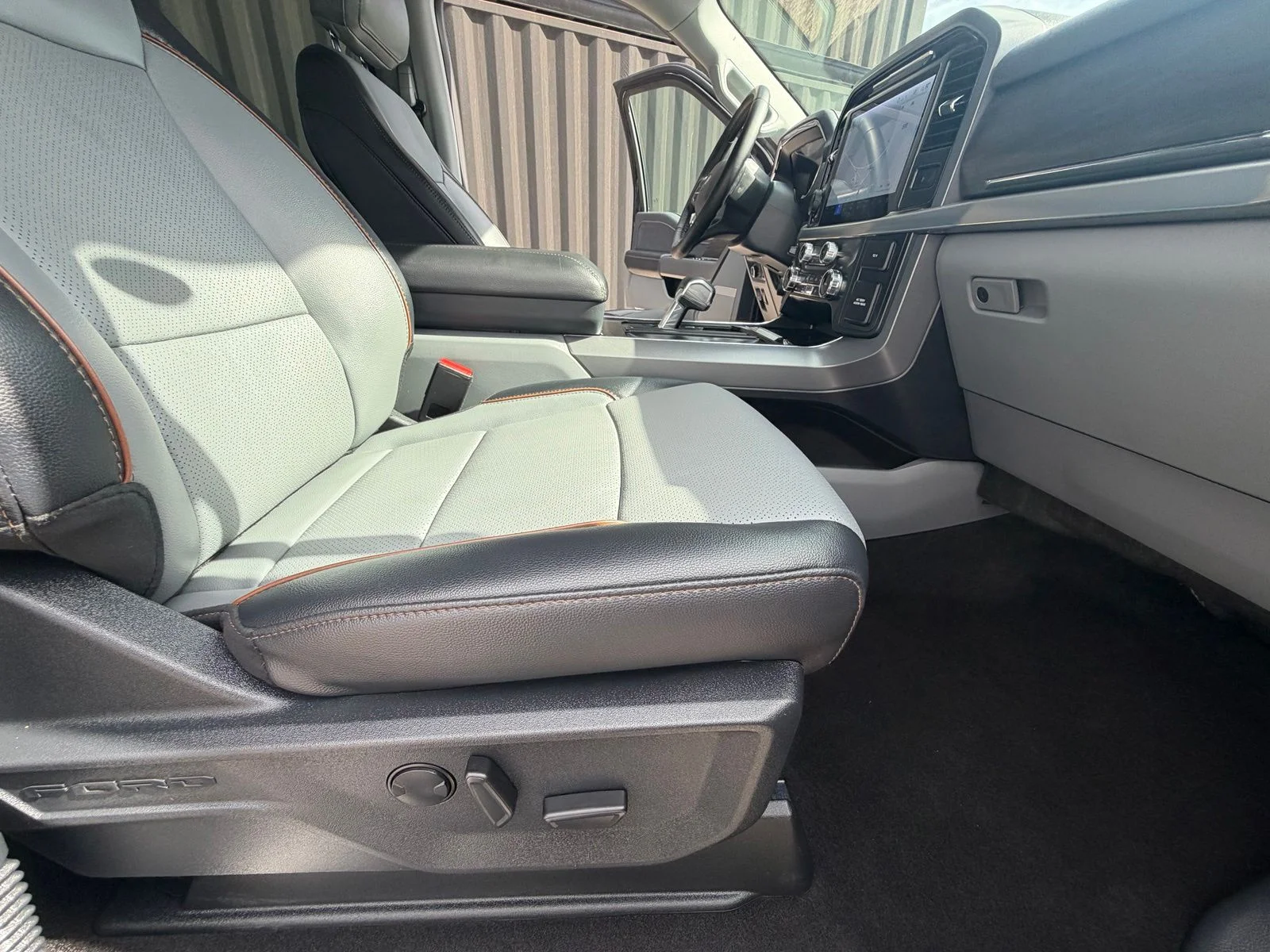 Used 2025 Black Ford Lariat image 31