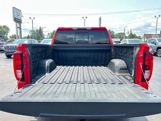 Used 2020 Cardinal Red GMC SLE image 10