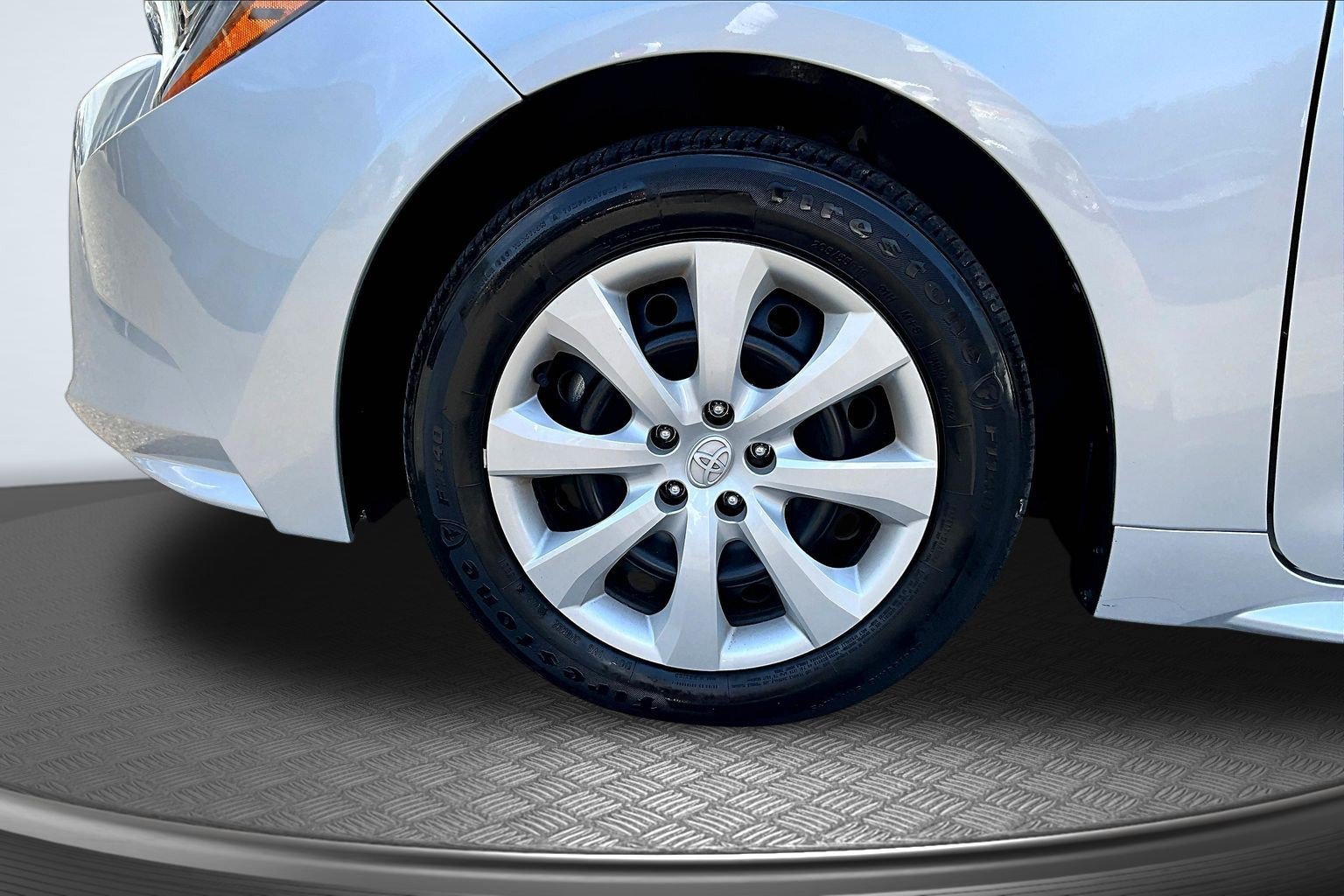 Used 2025 Silver Toyota LE image 27