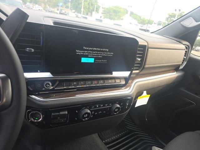 New 2026 Summit White Chevrolet LT (2FL) image 21