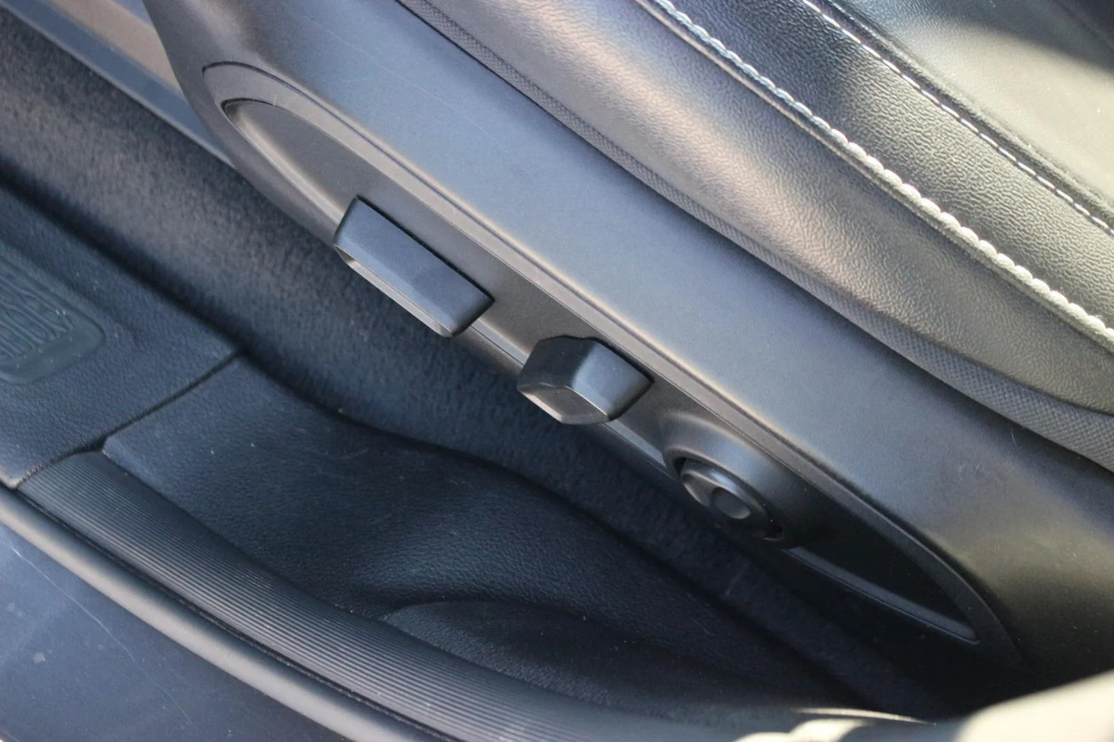 Used 2024 Grey Jeep 4x4 image 19