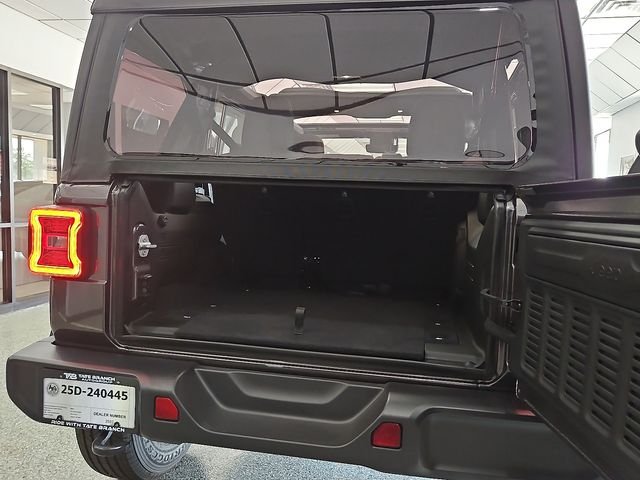 2025 Jeep Wrangler 4-Door Sahara - Photo 7