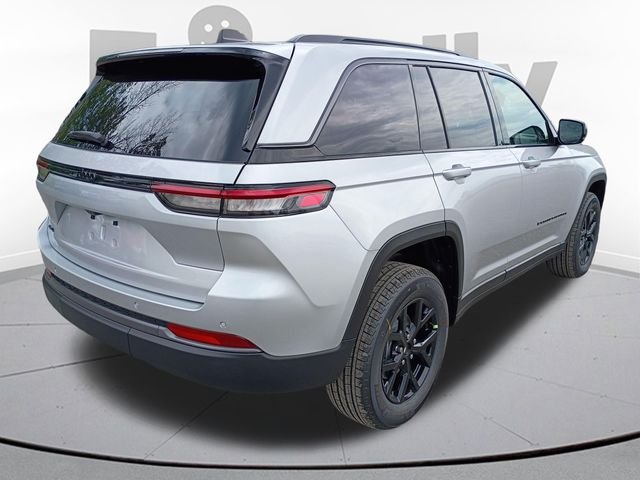 New 2026 Silver Zynith Jeep Altitude image 5