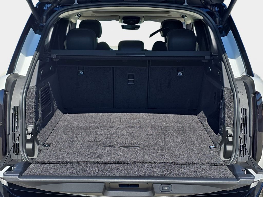 New 2026 Icy White Land Rover SE image 12