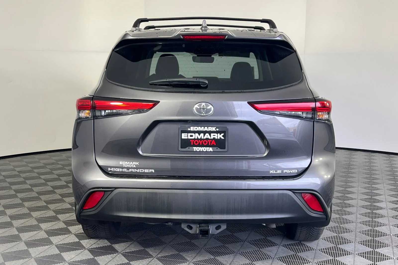 Certified Used 2022 Magnetic Gray Metallic Toyota XLE image 4