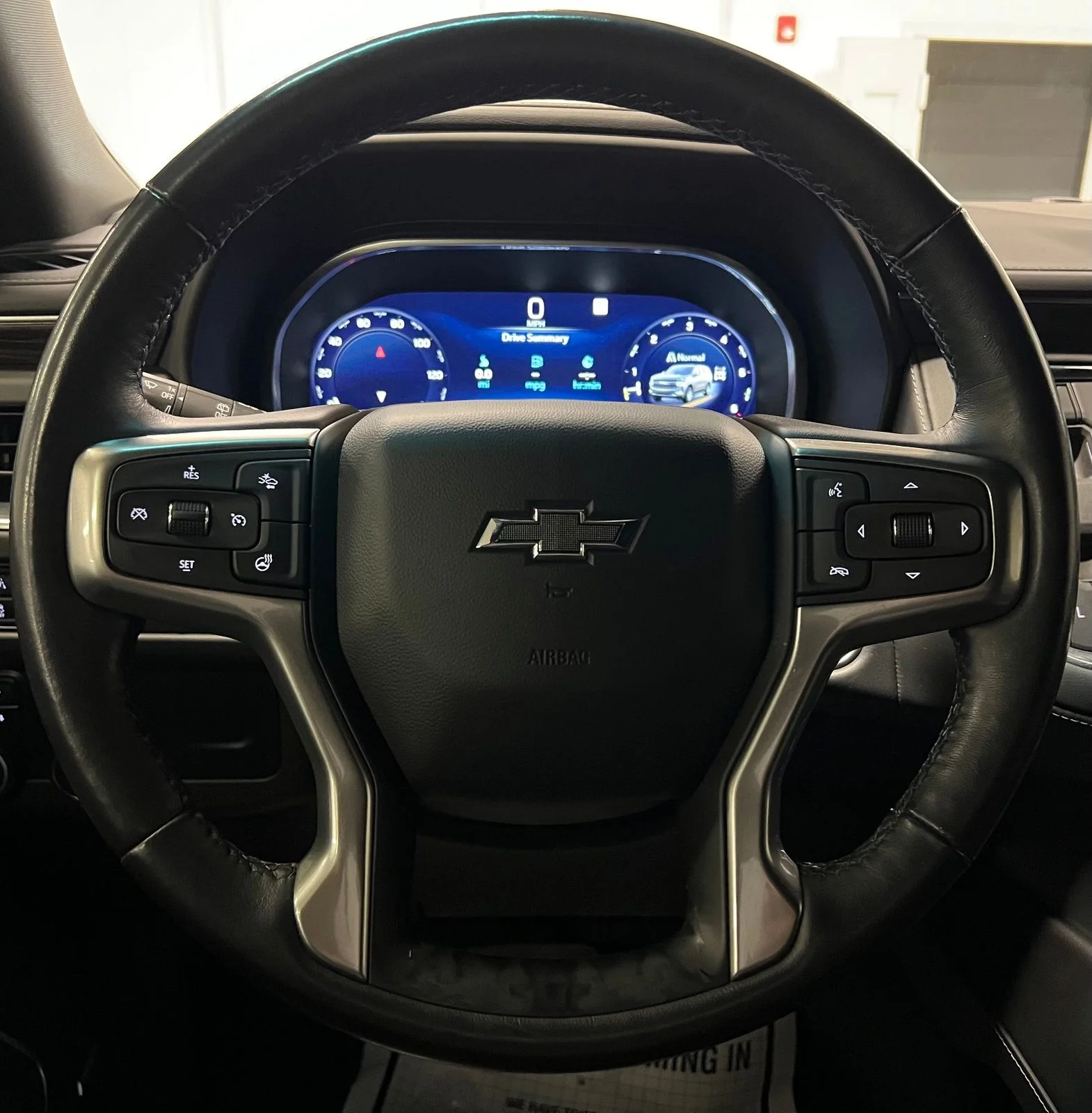 Used 2022 Gray Chevrolet Z71 image 11