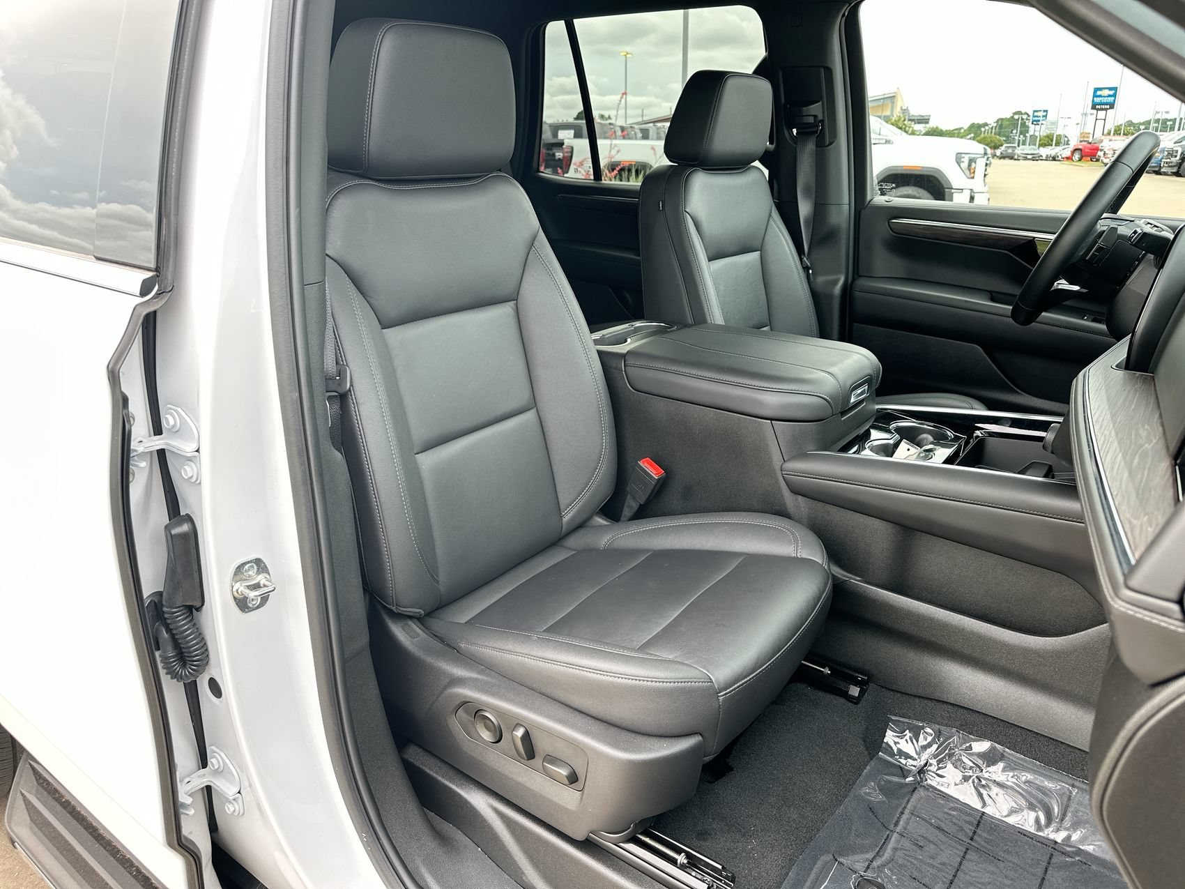 Used 2025 Summit White Chevrolet LT image 25