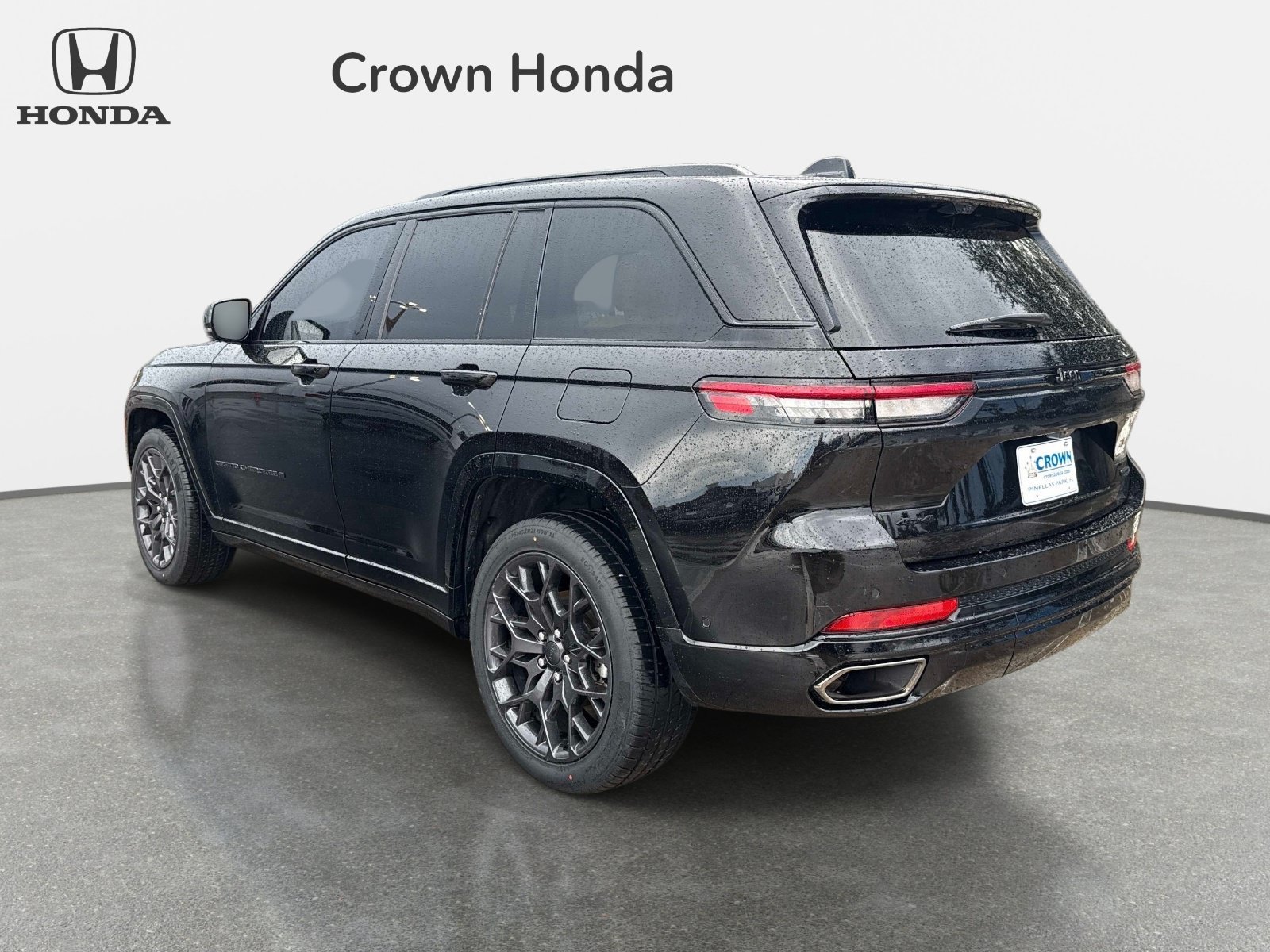 Used 2025 Diamond Black Crystal Pearlcoat Jeep Summit Reserve image 3