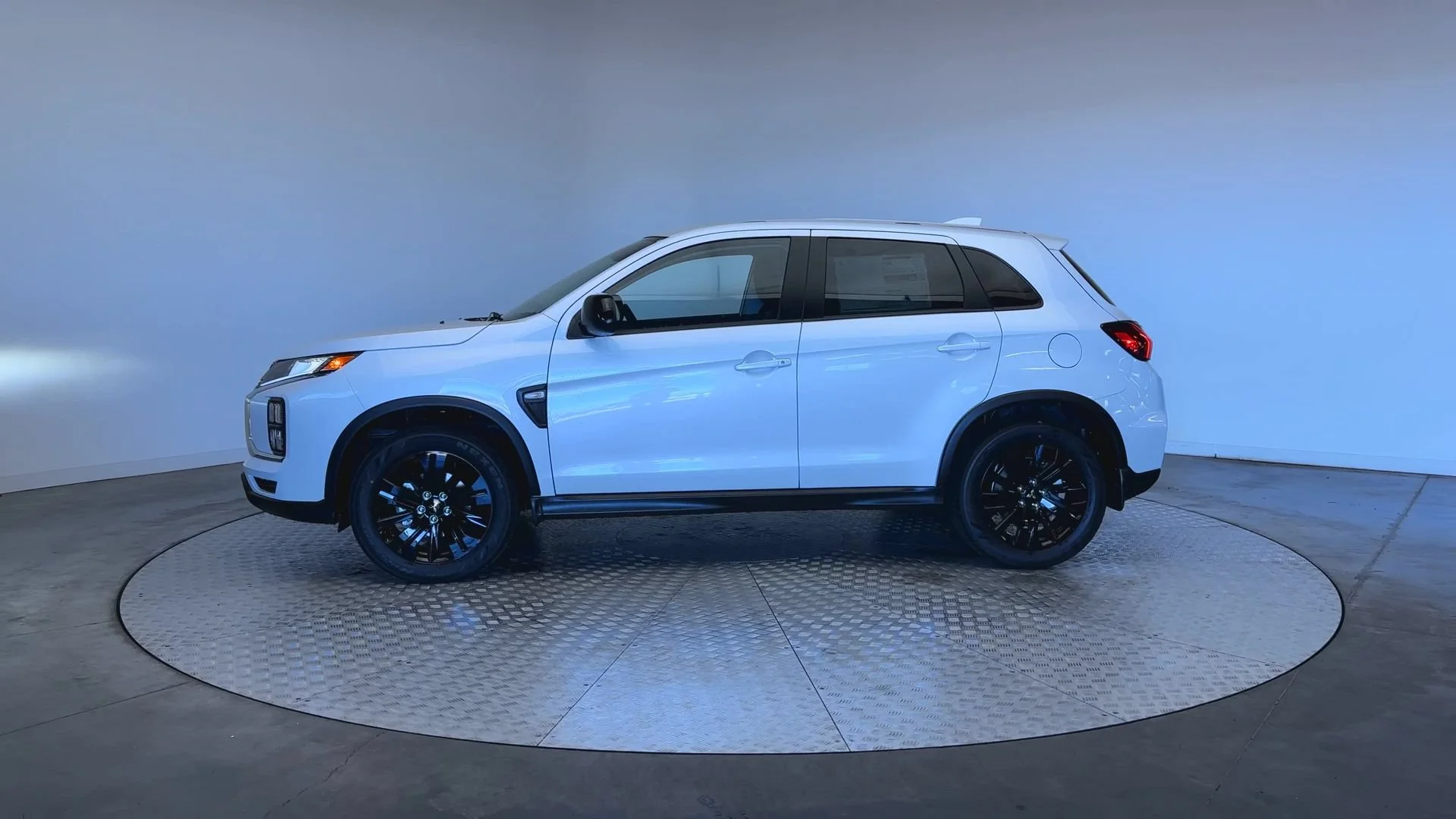 New 2026 White Diamond Mitsubishi 2.0 LE image 4