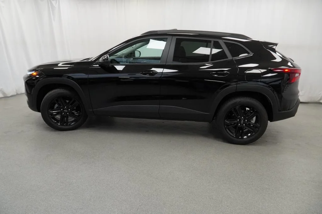 New 2026 Mosaic Black Metallic Chevrolet ACTIV image 38