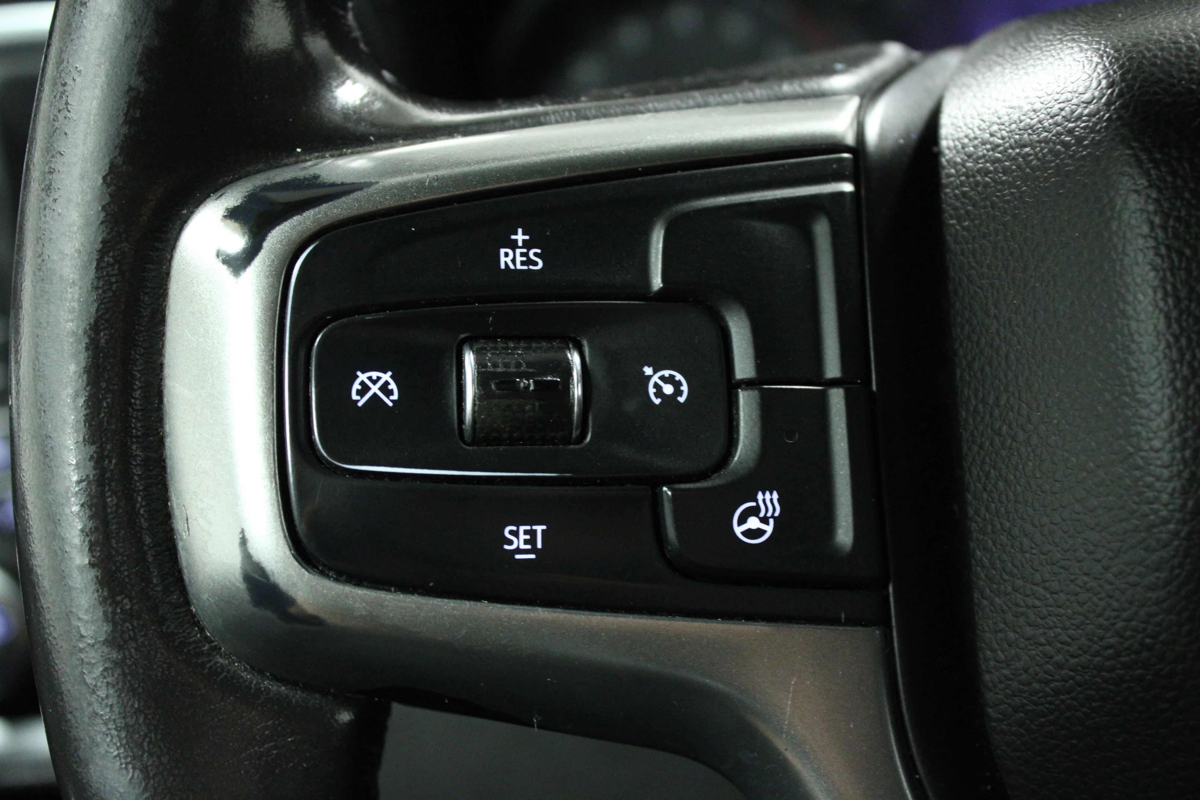 Used 2019 BLACK Chevrolet RST image 19