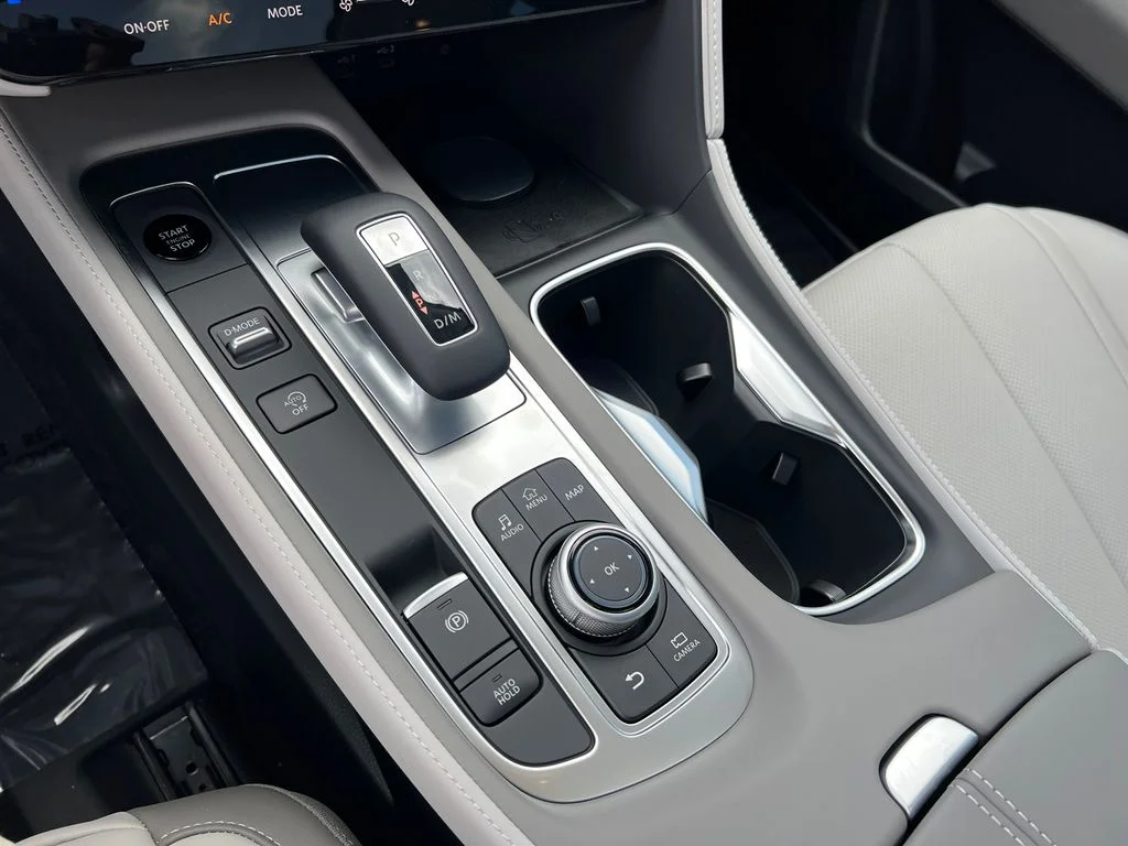 New 2027 RADIANT WHITE INFINITI Luxe FWD image 33