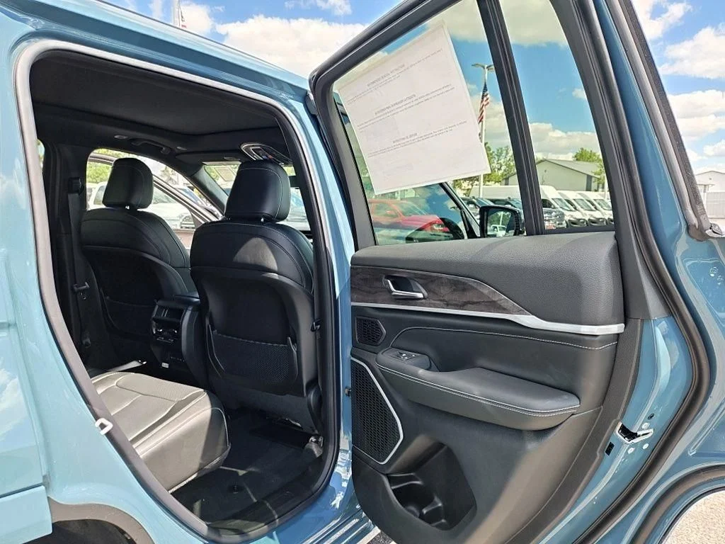 New 2026 Steel Blue Exterior Paint Jeep Limited Reserve image 37