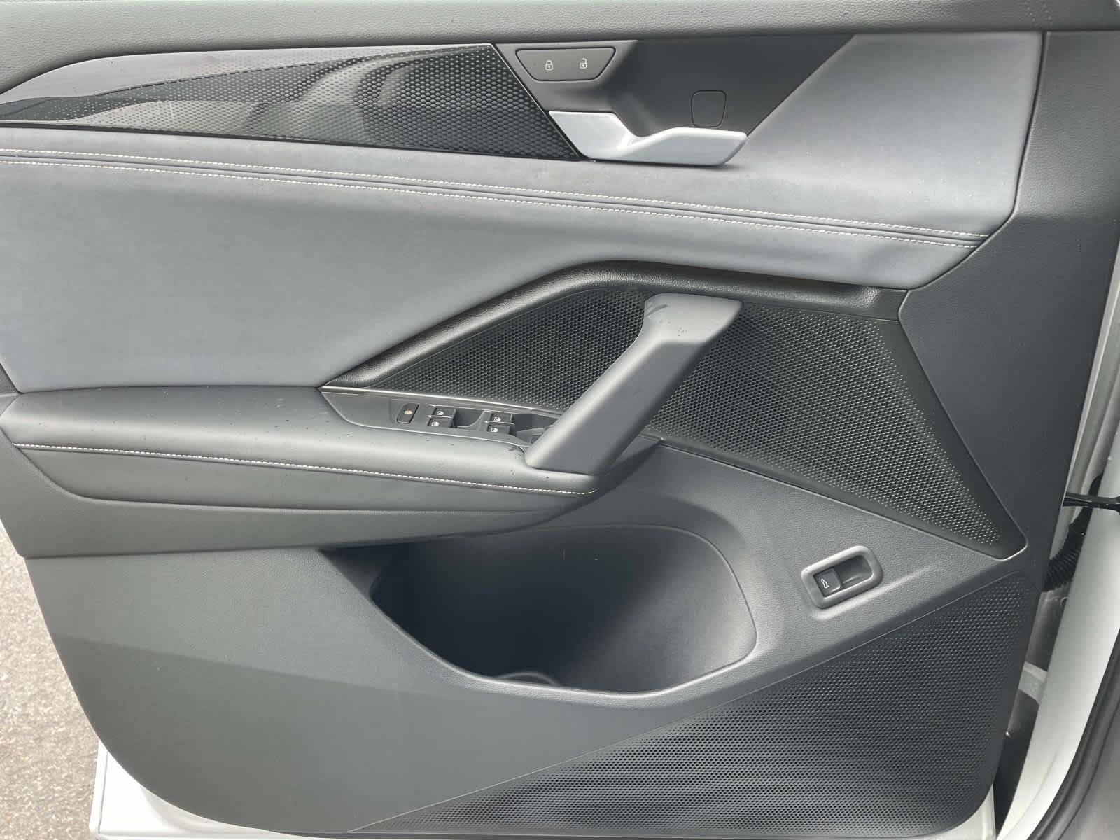 New 2026 Pure White Volkswagen SE image 30