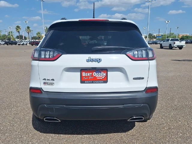 Used 2022 White Jeep Latitude Lux image 6