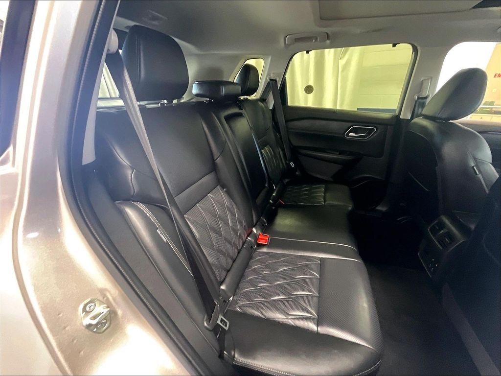 Used 2023 Gold Nissan Platinum image 16