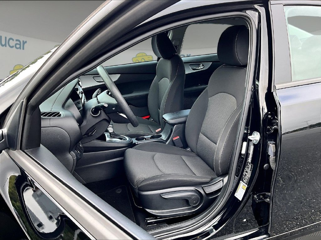 Used 2023 Black Kia LXS image 10