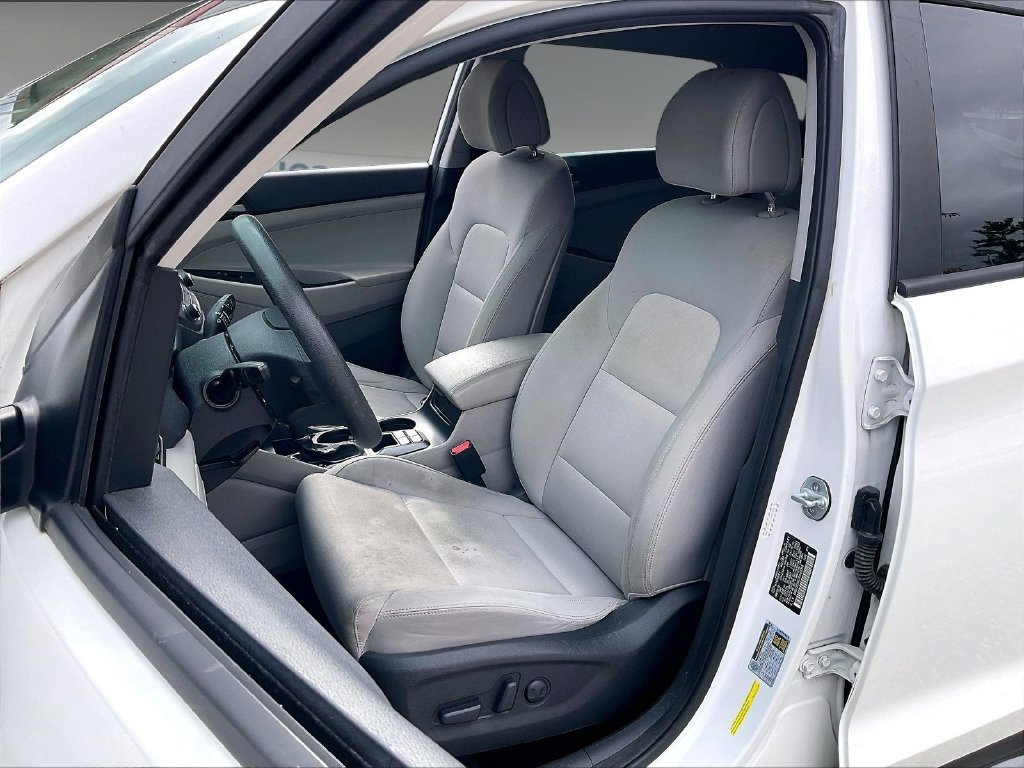 Used 2018 Dazzling White Hyundai SEL image 9