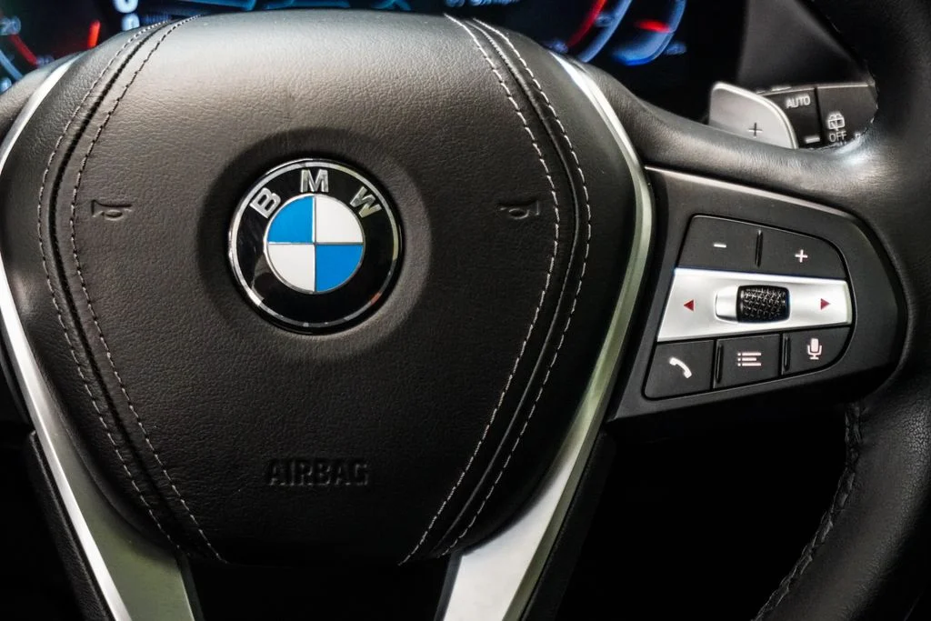 Used 2023 White BMW sDrive40i image 15