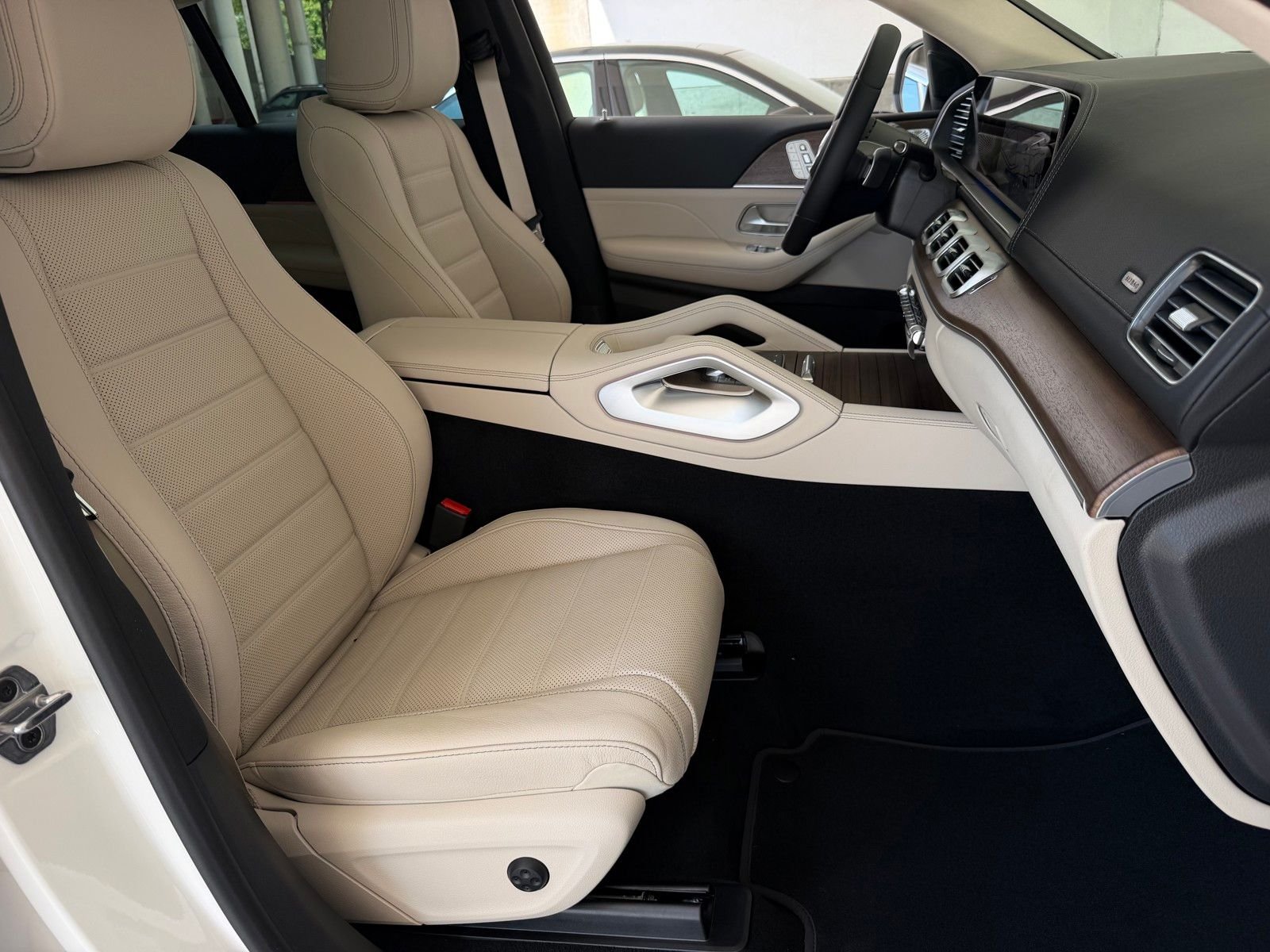 New 2026 Polar White Mercedes-Benz GLE 450 image 16
