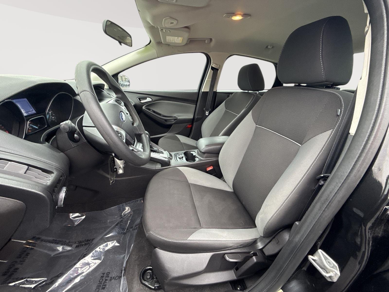 Used 2013 Tuxedo Black Metallic Ford SE image 3