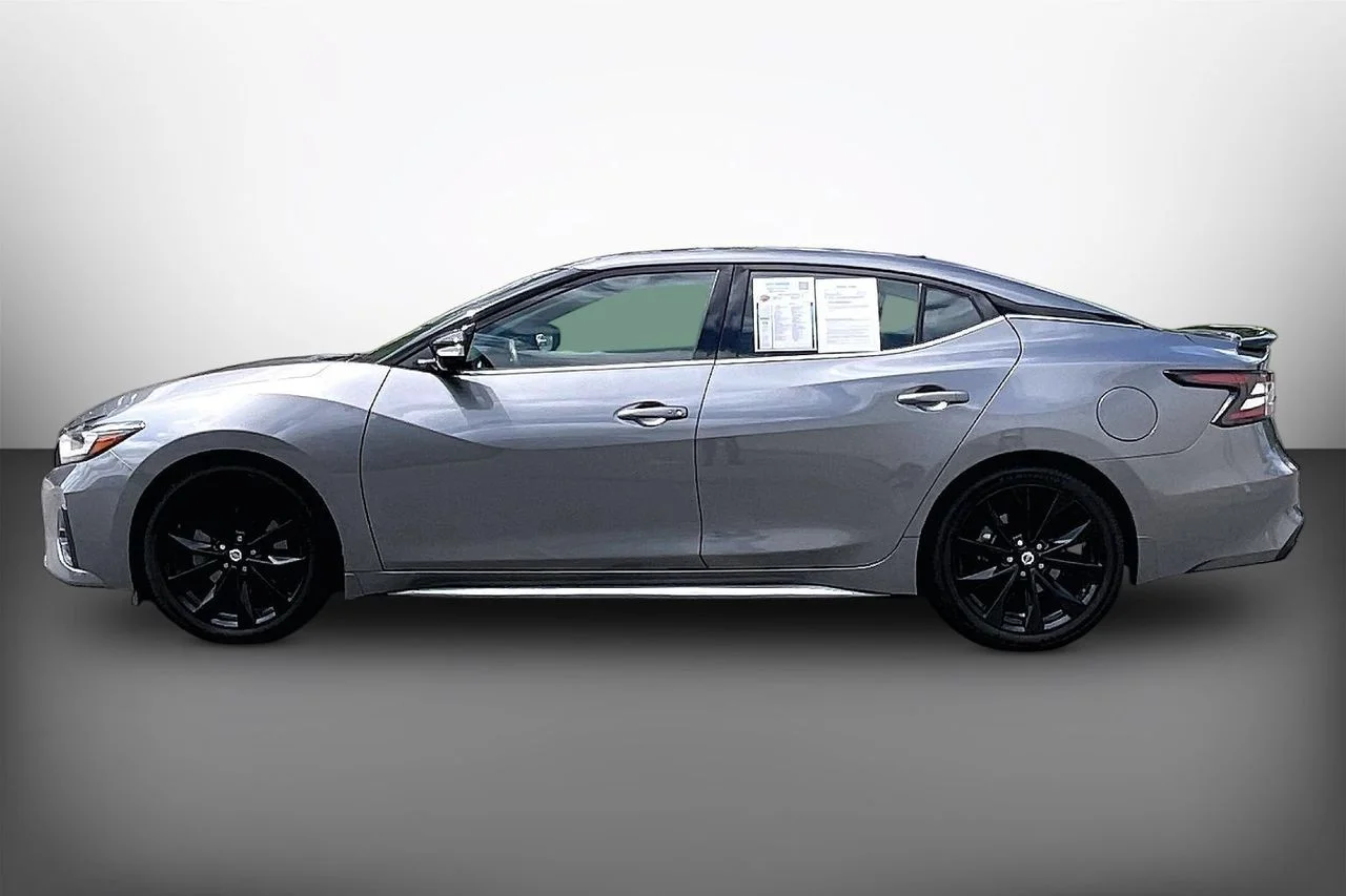 Certified Used 2021 Gray Nissan SR image 5