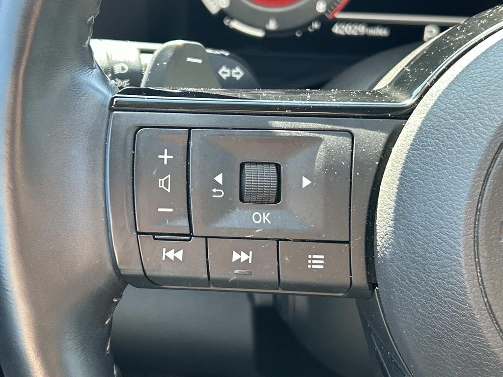 Used 2023 Gray Nissan Platinum image 24