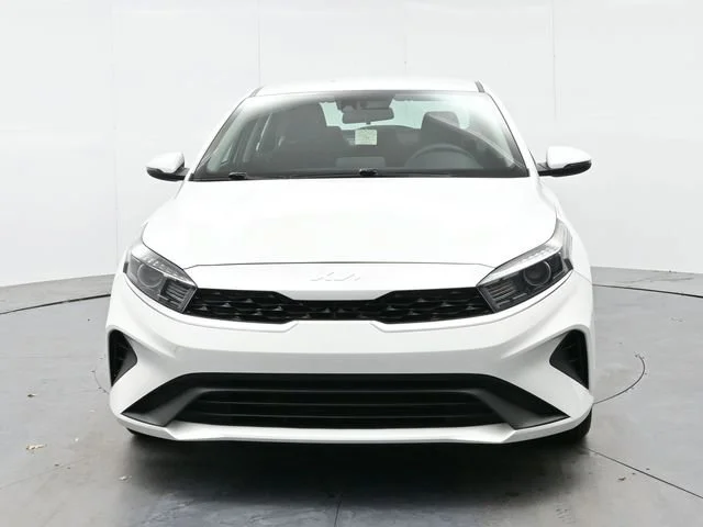 Used 2022 Snow White Pearl Kia LXS image 2