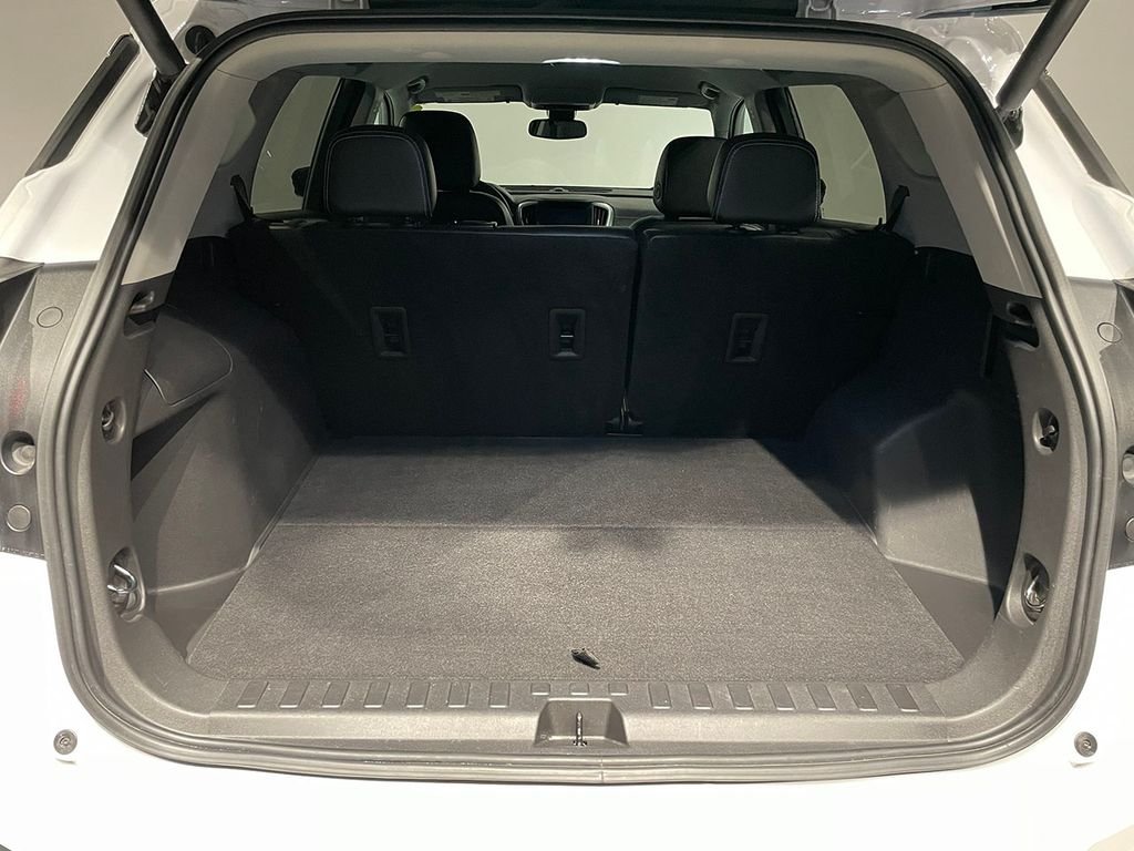 Used 2022 White GMC SLT image 5
